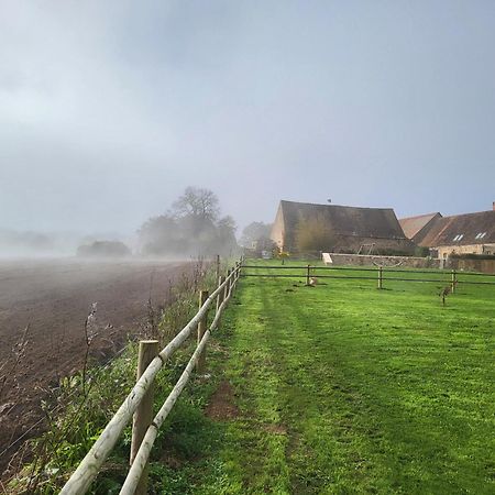 Gite Au Centre De La France Vesdun エクステリア 写真