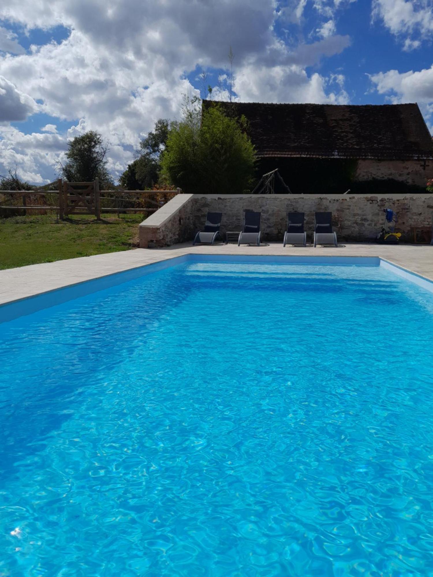 Gite Au Centre De La France Vesdun エクステリア 写真