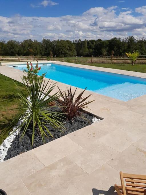 Gite Au Centre De La France Vesdun エクステリア 写真