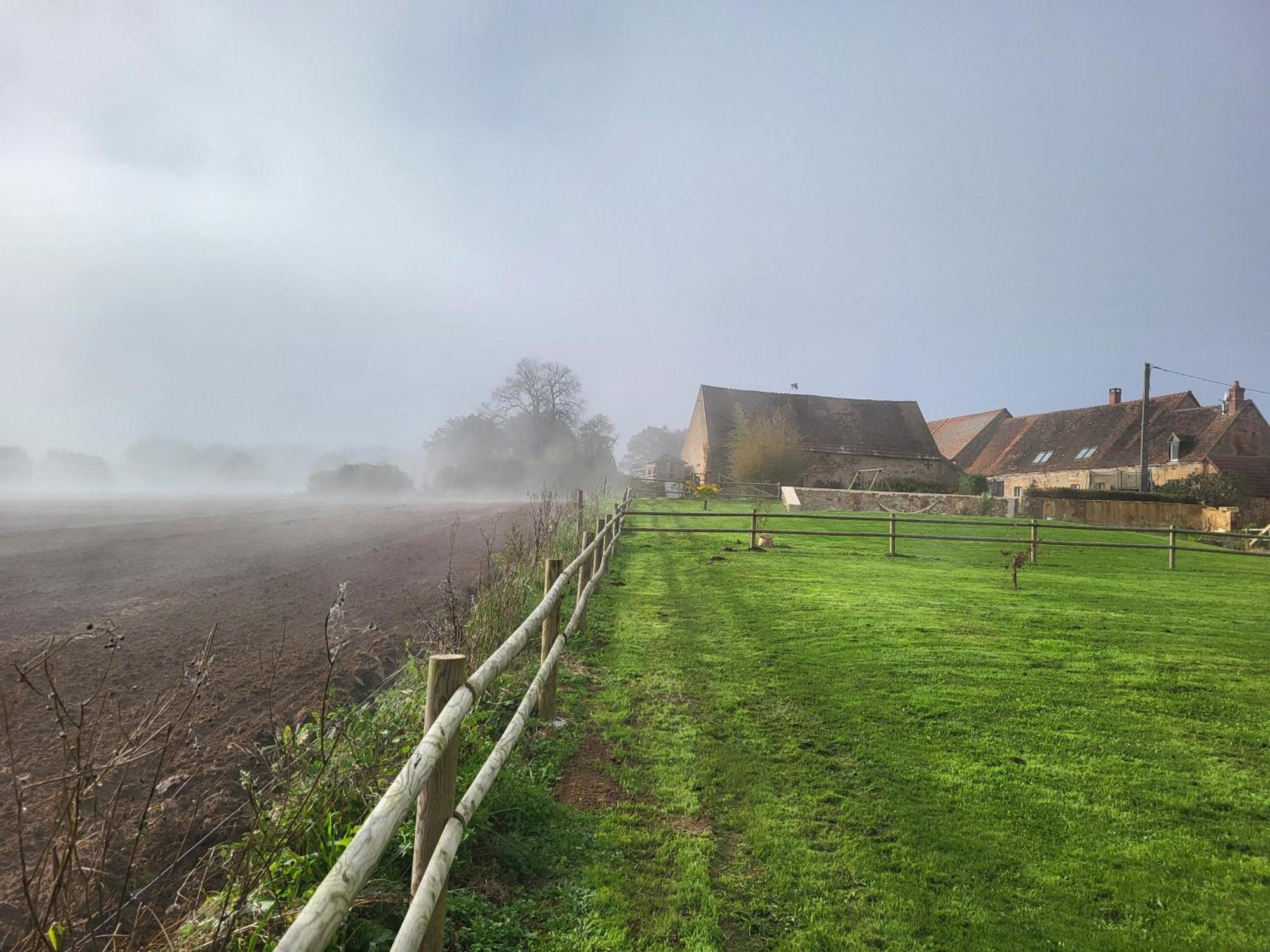 Gite Au Centre De La France Vesdun エクステリア 写真