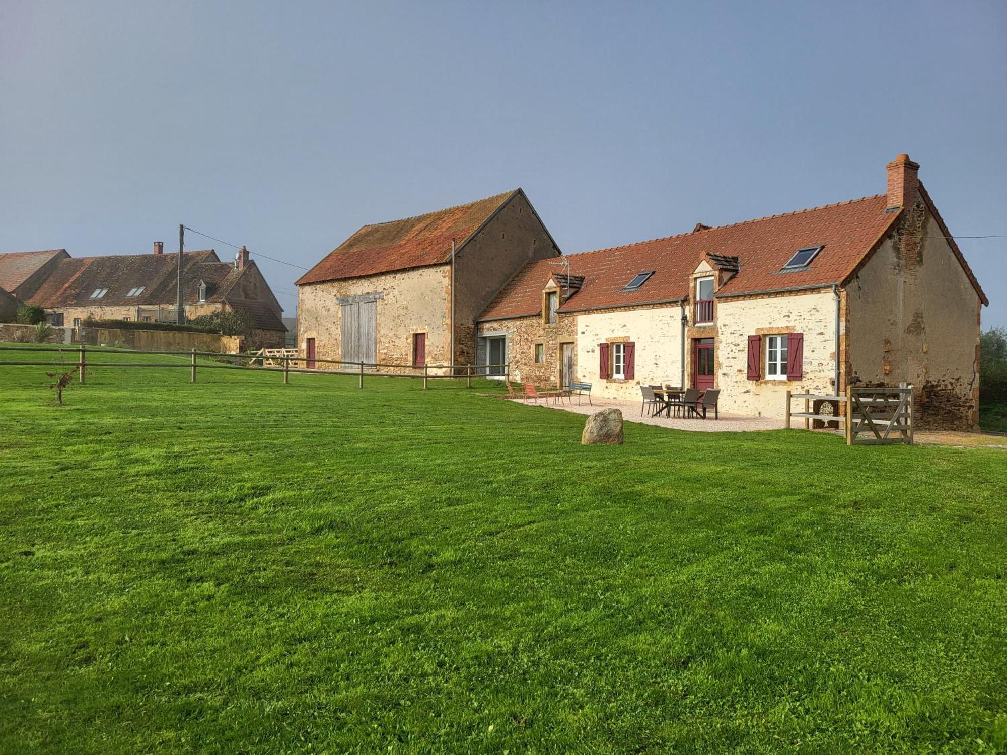 Gite Au Centre De La France Vesdun エクステリア 写真